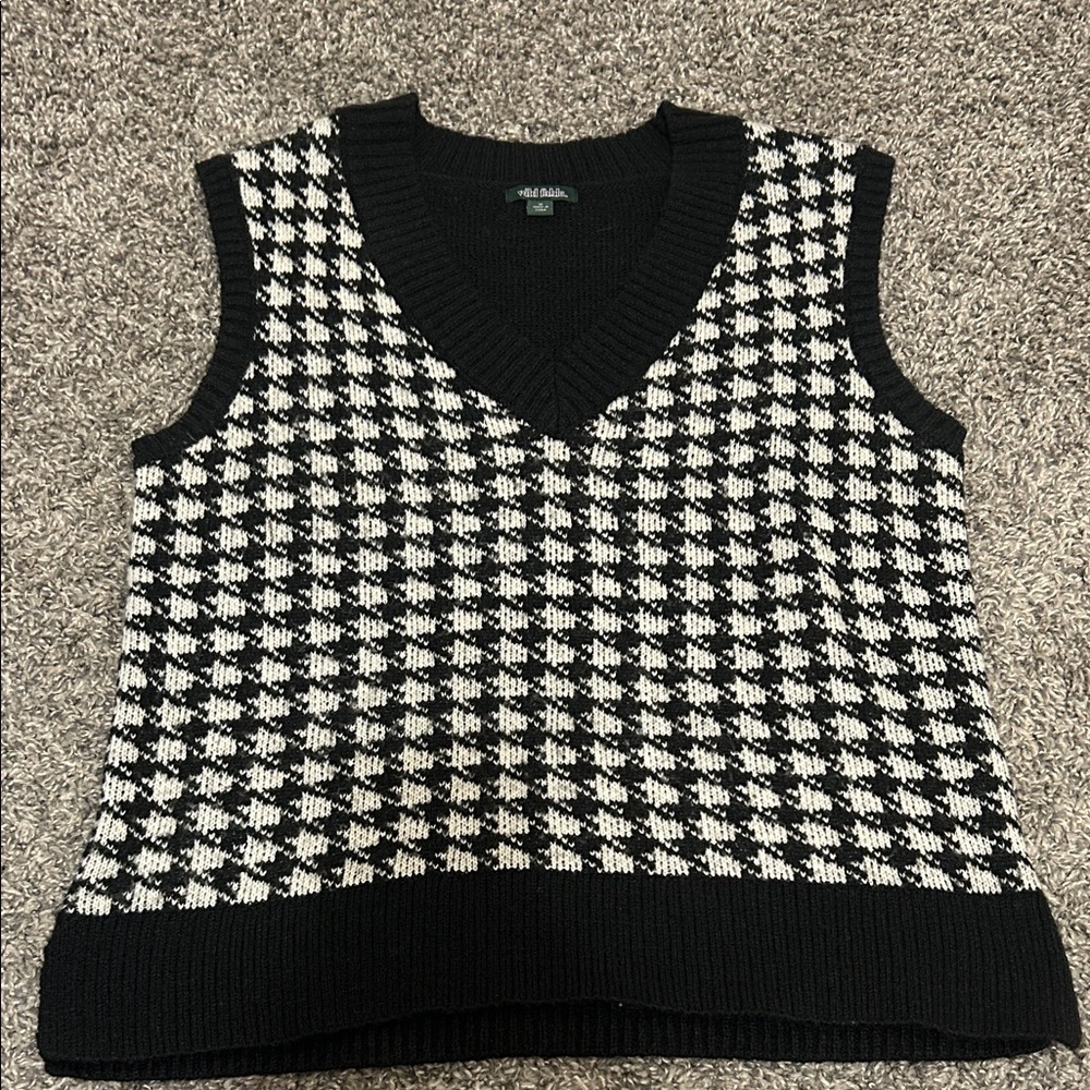 Wild Fable Black and White V-Neck Sweater Vest